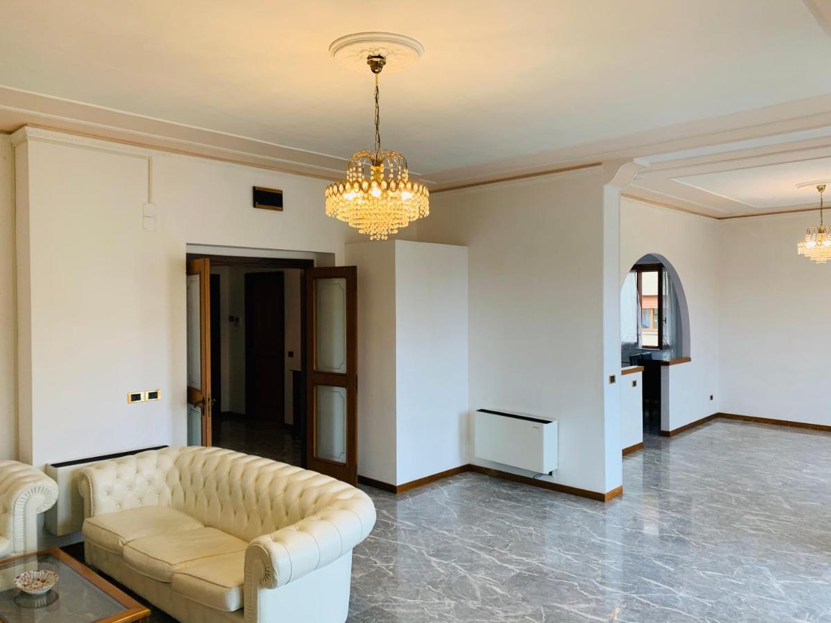 Spazioso appartamento in centro Città San Benedetto del Tronto Esterno foto