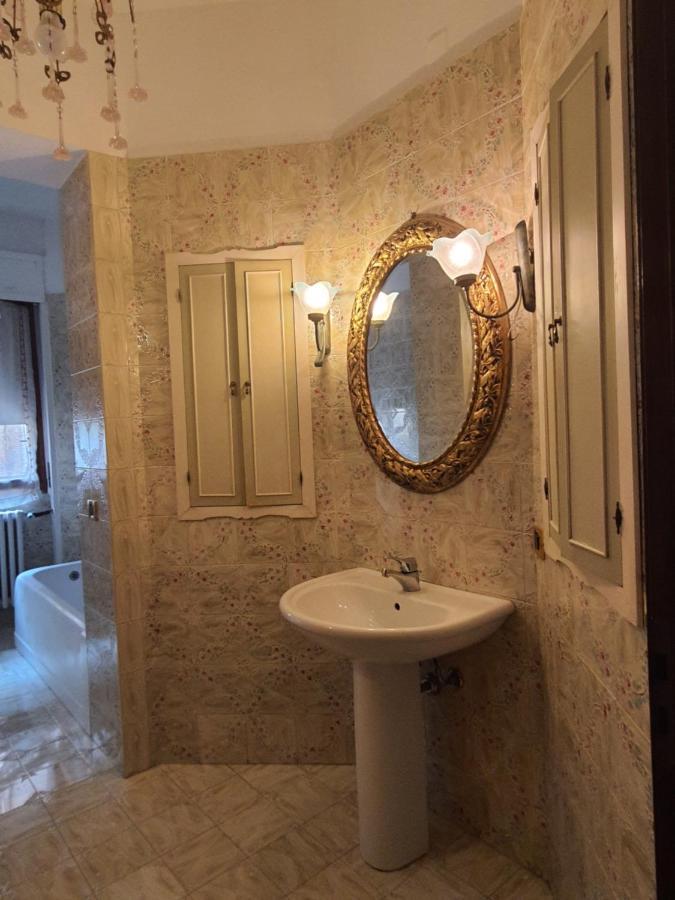 Spazioso appartamento in centro Città San Benedetto del Tronto Esterno foto