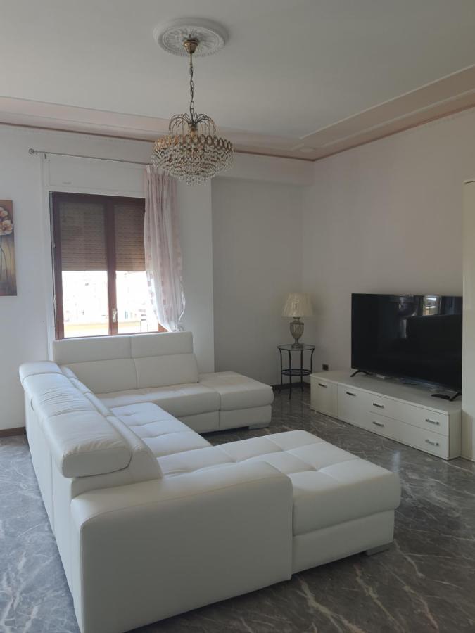 Spazioso appartamento in centro Città San Benedetto del Tronto Esterno foto